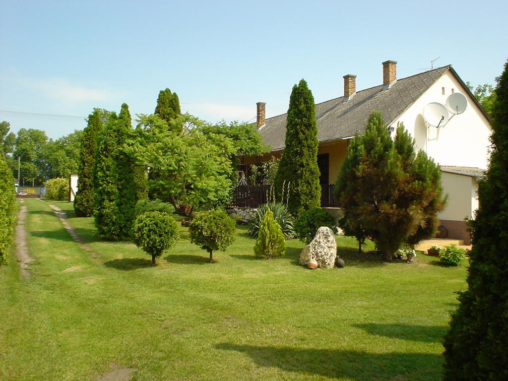 Oeroekzoeld Apartmanok Balatonfenyves Exterior foto